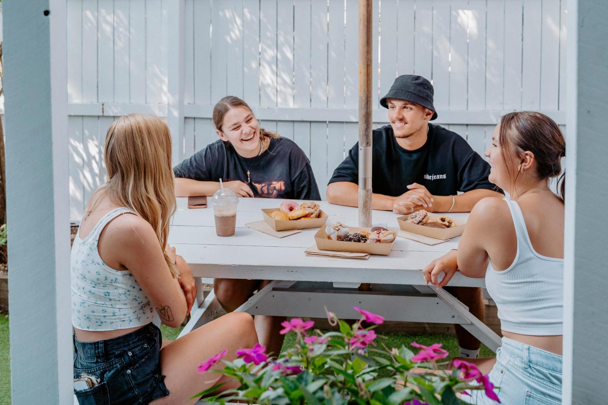 Surf Inn Boutique Backpackers - Free Breakfast Gold Coast Exterior foto
